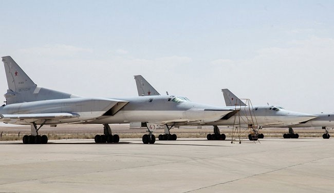 القاذفات الروسية في قاعدة همدان في ايران