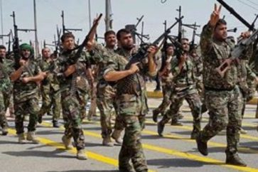 Des combattants du Hached Chaabi paradent dans la rue