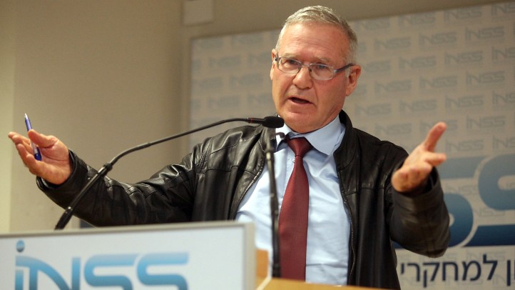 Amos Yadline, responsable israélien, dirigeant de renseignements israéliens