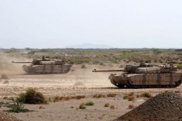des chars saoudiens et yéménites au Yémen