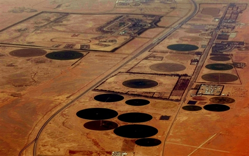 Farms in the shapes of circles (not oil fields) are seen in this aerial view of Saudi Saudi Arabia's desert near the oil-rich area of Khouris, 160 kms east of the capital Riyadh, on June 23, 2008. Oil producers are at war with speculators but they have been left speculating themselves over the future of their precious commodity after the weekend's unique summit, analysts said. Most experts agree the only concrete result was Saudi Arabia's announcement that it was increasing daily production by more than 200,000 barrels to 9.7 million -- and that it could significantly step this up if necessary. AFP PHOTO/MARWAN NAAMANI