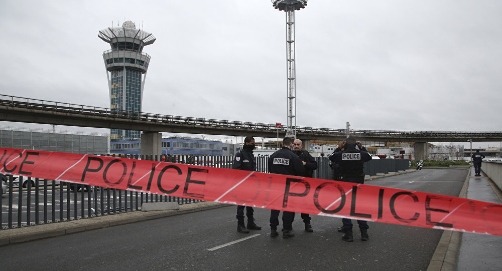 Procureur de Paris : l’attaque d’Orly est un attentat