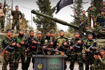 La milice pro saoudienne Jaïsh al-Islam a fait l'objet d'un attentat suicide quia tué et blessé 100 de ses miliciens