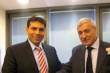 Le chef du MAK Ferhat Mehenni avec Danny Danon, ambassadeur d’Israël aux Nations Unis
