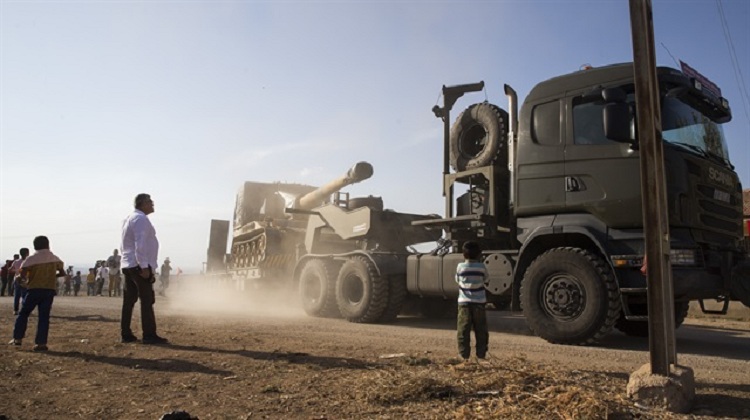 Les troupes turques se positionnent autour à 4 Km de Afrine