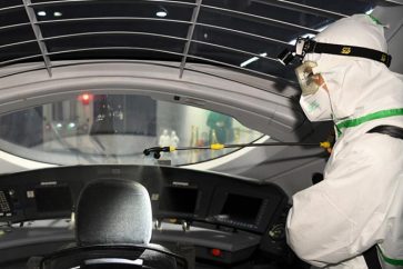 La désinfection d'un train Chongqing, dans le sud-ouest de la Chine