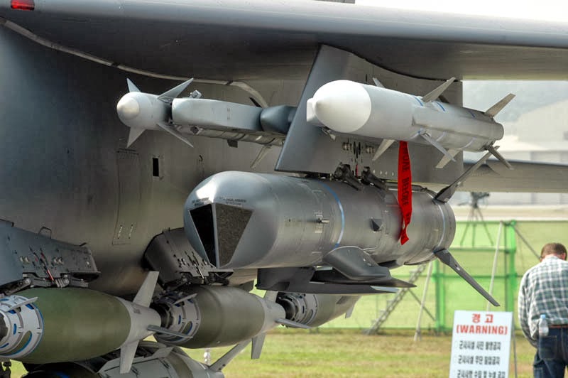 Le SLAM ER est un missile de croisière air-sol guidé par GPS d'une portée maximale de 155 miles nautiques