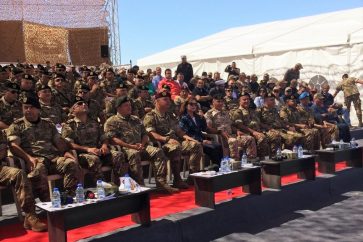 L'ex-ambassadrice des USA Elizabeth Richard avec des commandants de l'armée libanaise (Archives)