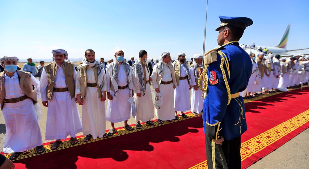 Des détenus yéménites libérés accueillis à l'aéroport de Sanaa