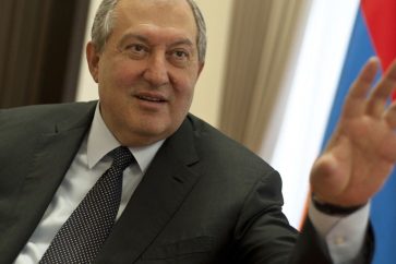 2212416-larmenie-pays-en-transition-web-tete-0302379324807