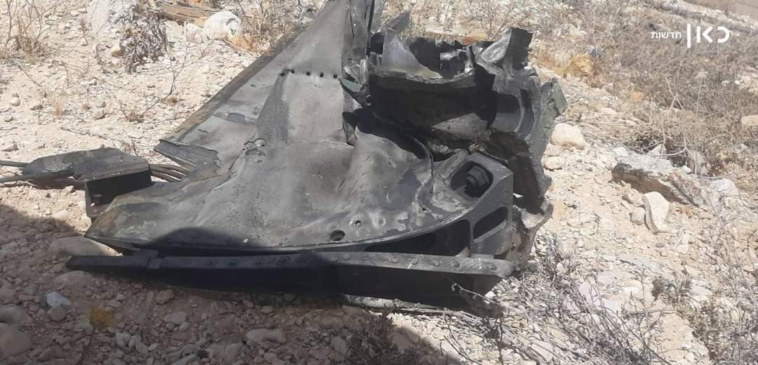 Photo du débris du présumé missile tiré depuis la Syrie, selon l'armée d'occupation israélienne