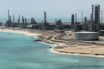 La dette d'Aramco a augmenté au moment où l'Arabie Saoudite, premier exportateur mondial de pétrole, a été affecté à la fois par la chute des prix du baril et la diminution de la consommation mondiale.
