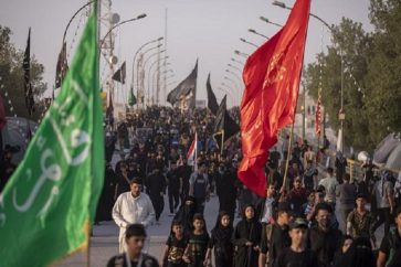 Des fidèles se rendant à pied au mausolée de l'Imam Hussein