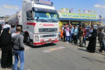 "Tu as brisé leur blocus et cassé leur puissance" (Slogan sur la banderole)
