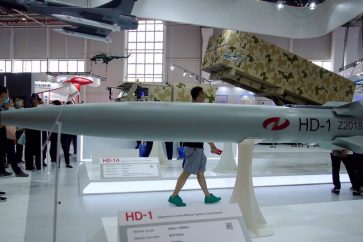 Un modèle de missile hypersonique exposé lors d'un salon aérien à Zhuhai, province de Guangdong, le 29 septembre 2021. ©Reuters