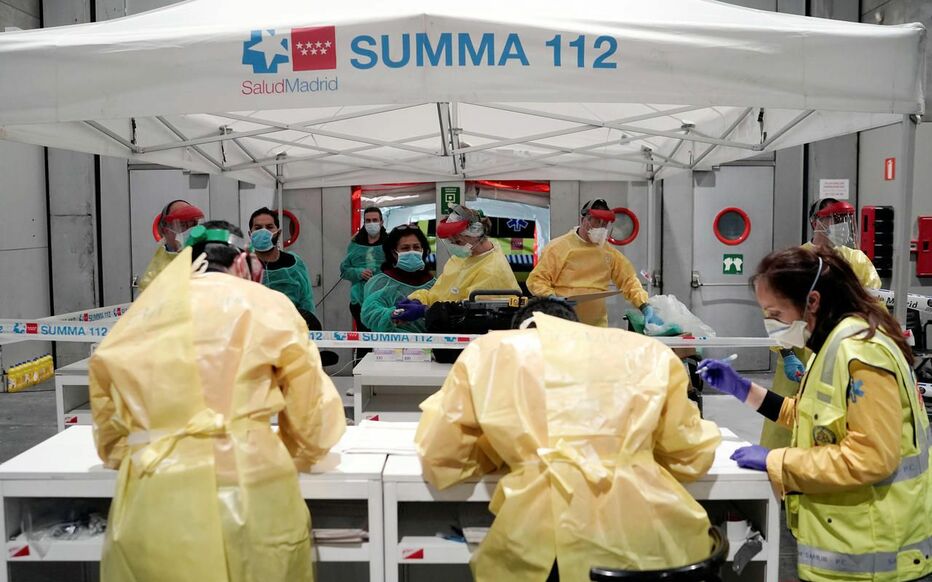 Le recul est quasi universel, touchant plus de 90% des pays de la planète.