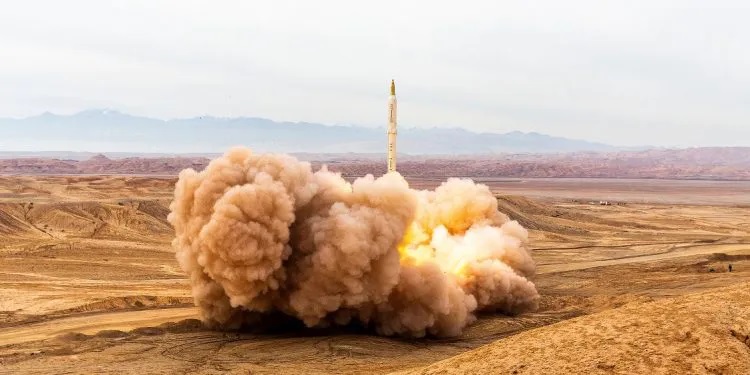 Un missile lancé lors d'un exercice baptisé "Grand Prophète 17" dans le sud-ouest de l'Iran (vendredi 24 décembre 2021).