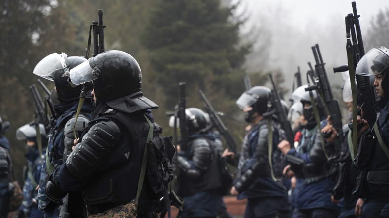 Des policiers à Almaty
