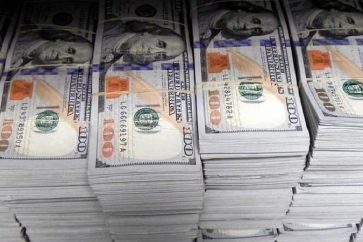 Le dollar devrait s’effondrer si les BRICS créent leur propre monnaie, selon un ancien conseiller de la CIA.