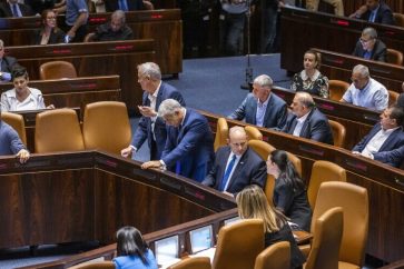 La dissolution de la Knesset ouvre la voie à des élections anticipées.