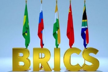 Drapeaux des membres des BRICS (Brésil, Russie, Inde, Chine et Afrique du Sud).