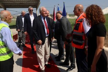 La délégation de sénateurs français est dirigée par Christian Cambon.