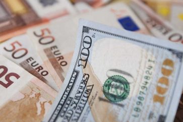 Macron a également déclaré la nécessité de s'éloigner du dollar