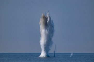 detonare_mina_by_navy-ro_