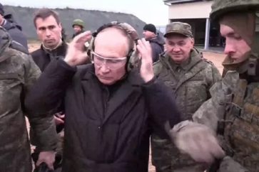 Le président russe en déplacement dans un terrain d’entraînement, à l'ouest de la Russie, le 20 octobre 2022.