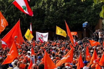 Des partisans du président Aoun au palais de Baabda pour l'accompagner à son domicile.