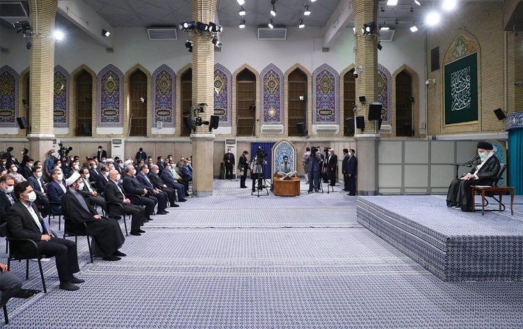 "Les puissances mondiales visent à dominer le monde en utilisant différentes méthodes et outils: un jour par les armes, un jour par le mensonge, et un jour par la Science » .