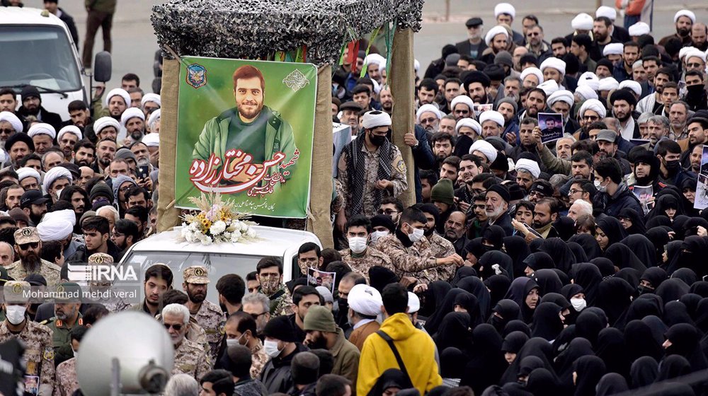 Funérailles du martyr iranien Hassan Mokhtarzadeh tué par des émeutiers