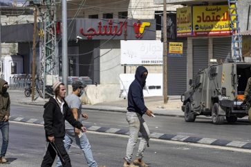 Des colons agressent les domiciles palestiniens en Cisjordanie occu[ée, le 29 janvier 2023.