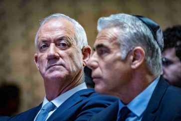 Les ex-ministres israéliens Benny Gantz et Yaïr Lapid.