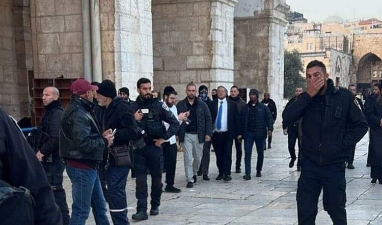 Escorté par la police d'occupation israélienne, Ben Gvir a profané, ce mardi 3 janvier, la mosquée AlAqsa.