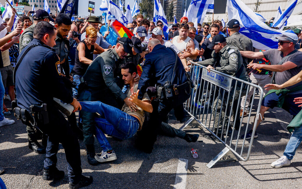 L’entité sioniste est actuellement divisé sur la question du projet controversé de réforme judiciaire du gouvernement de Netanyahu.