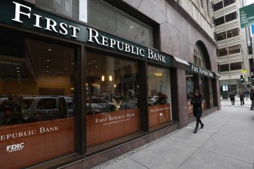 First Republic, 14e banque américaine par la taille des actifs, était sur la sellette depuis plusieurs jours après les défaillances d'autres banques.