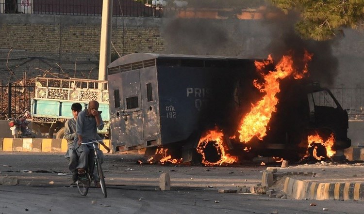 7059d4eb-9d8f-43fb-b978-f19e3a0a4751