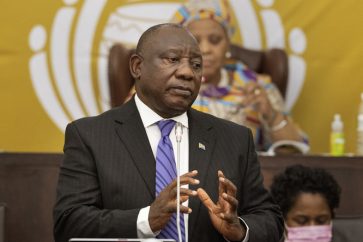 Le président sud-africain Cyril Ramaphosa En savoir plus sur RT France : https://francais.rt.com/international/105906-mission-paix-africaine-delegation-menee-ramaphosa-kiev