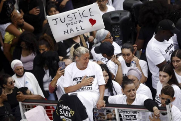 La mère de Nahel tué par la police française.