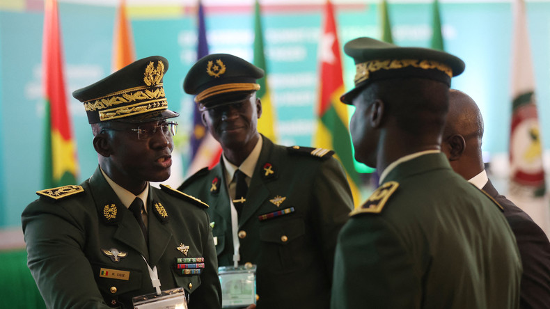 Officiers sénégalais au sommet d'Abuja de la Cedeao, le 10 août 2023.