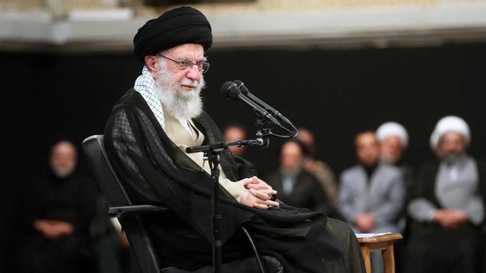 Le Leader de la Révolution islamique d'Iran, l'Ayatollah Seyyed Ali Khamenei, reçoit en audience des milliers de personnes des provinces du Sistan-et-Baloutchistan et du Khorassan du Sud à Téhéran, le 11 septembre 2023. (Credit photo: khamenei.ir)