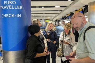 Maryam al-Khawaja à l'aéroport de Londres, le vendredi 16 septembre 2023.
