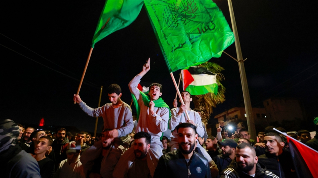 Des adolescents palestiniens libérés lors du premier accord d'échange de prisonniers en novembre 2023.