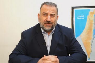 « C’est son jour.
Bien venu, si tu as la volonté
Si l’aspiration vive t’envahit
Franchis les étapes. »