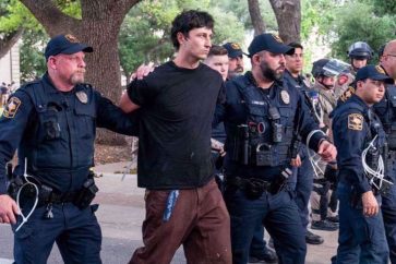 Répression des manifestants pro-palestiniens à l'Université de Texas aux États-Unis. ©Al-Alam