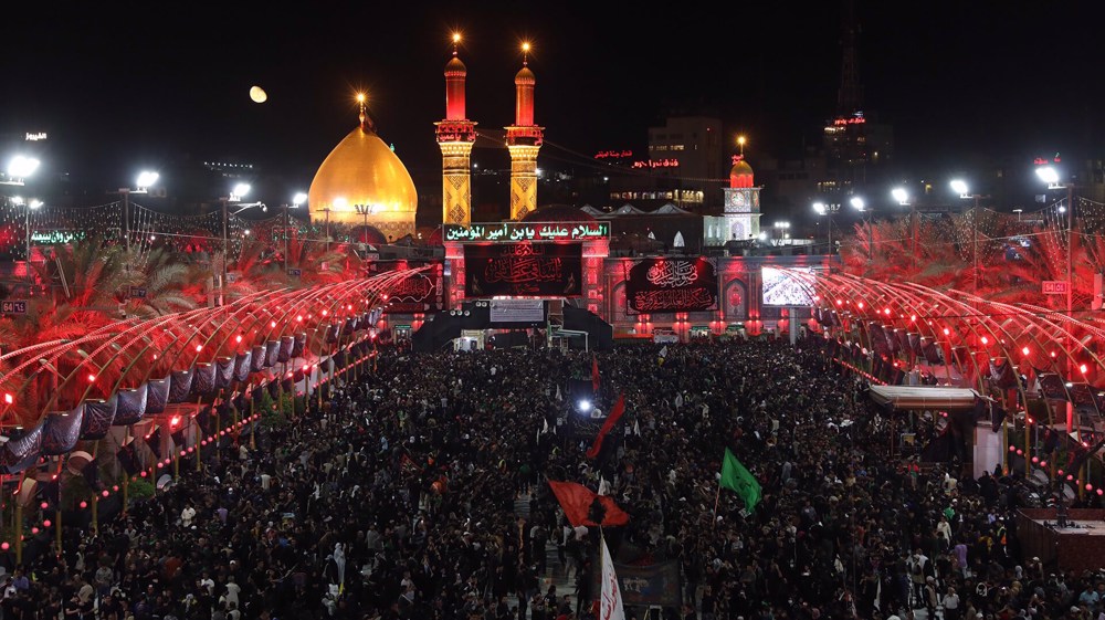 Les musulmans chiites endeuillés rassemblés au saint mausolée de l’imam Hossein (AS) à Karbala en Irak. (Archives)