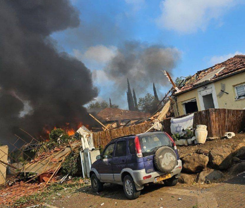 Des batiments de militaires iraéliens endommagés par les tirs du Hezbollah contre le Golan occupé.