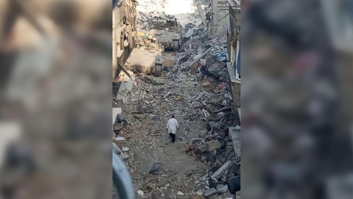 Le directeur de l'hôpital Kamal Adwan à Gaza, Hussam Abu Safia, arrêté par l’occupation israélienne, dont les chars ont assiégé l’établissement médical.