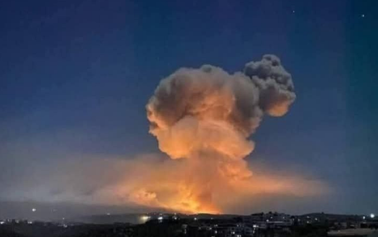 Violents bombardements israéliens contre plusieurs sites militaires syriens à Tartous, le lundi 16 décembre 2024.